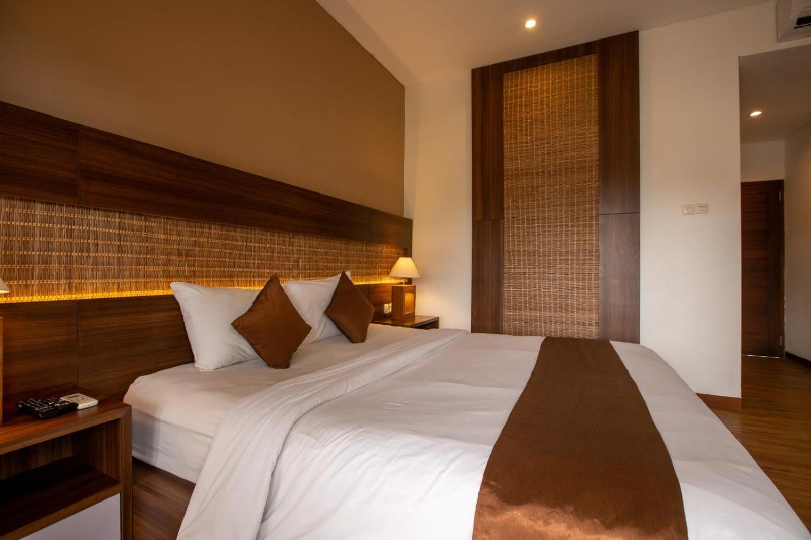 Ratan Uluwatu Hotel And Villas Exterior photo