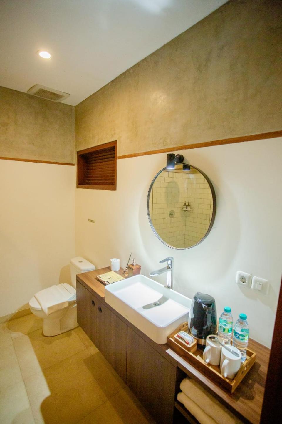 Ratan Uluwatu Hotel And Villas Exterior photo