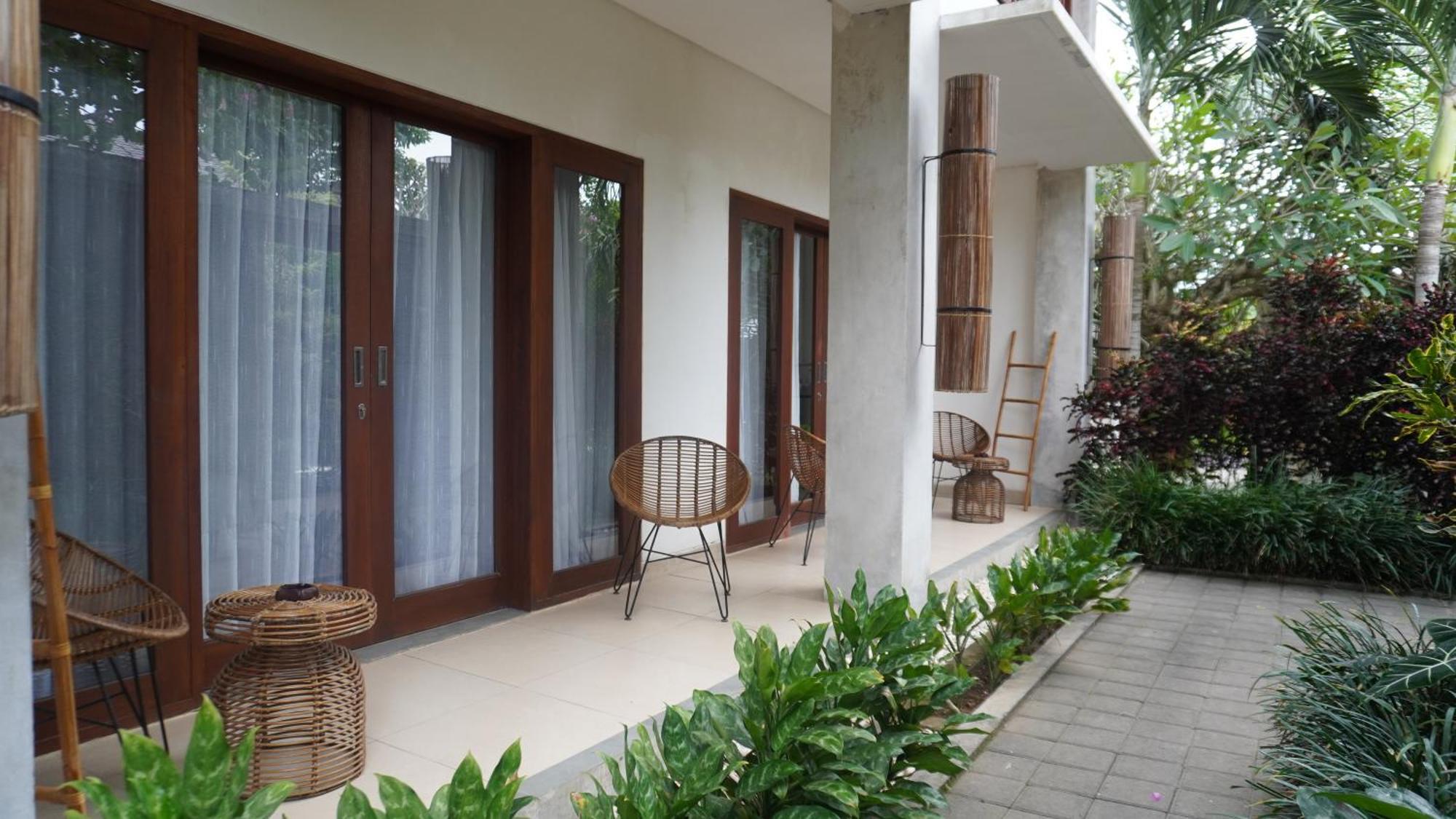 Ratan Uluwatu Hotel And Villas Exterior photo