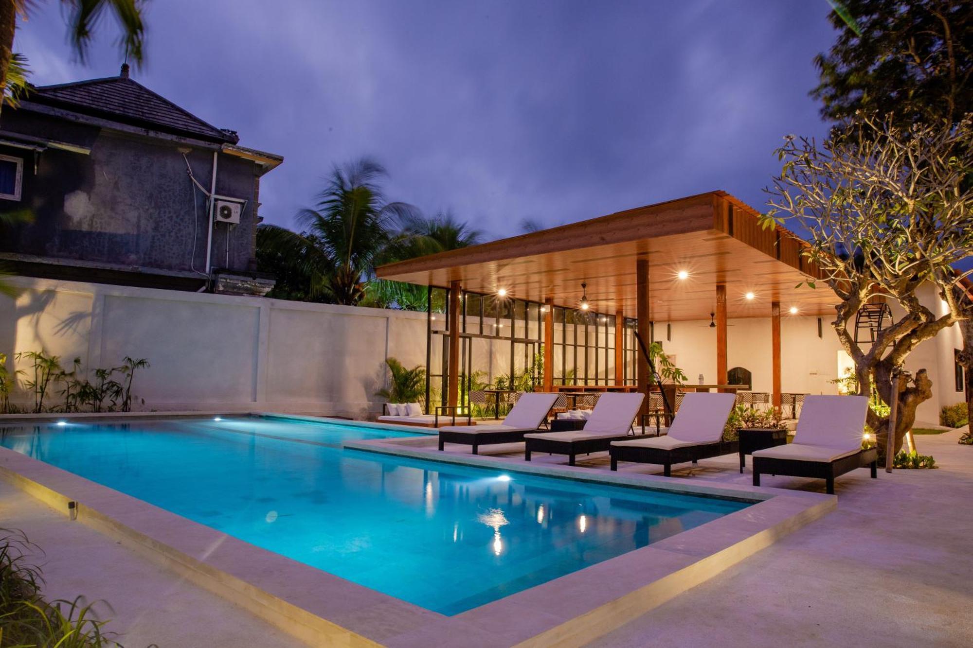 Ratan Uluwatu Hotel And Villas Exterior photo