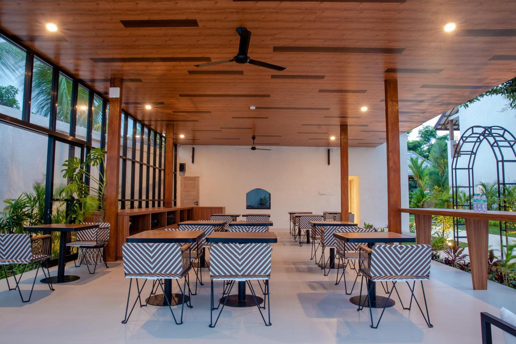Ratan Uluwatu Hotel And Villas Exterior photo