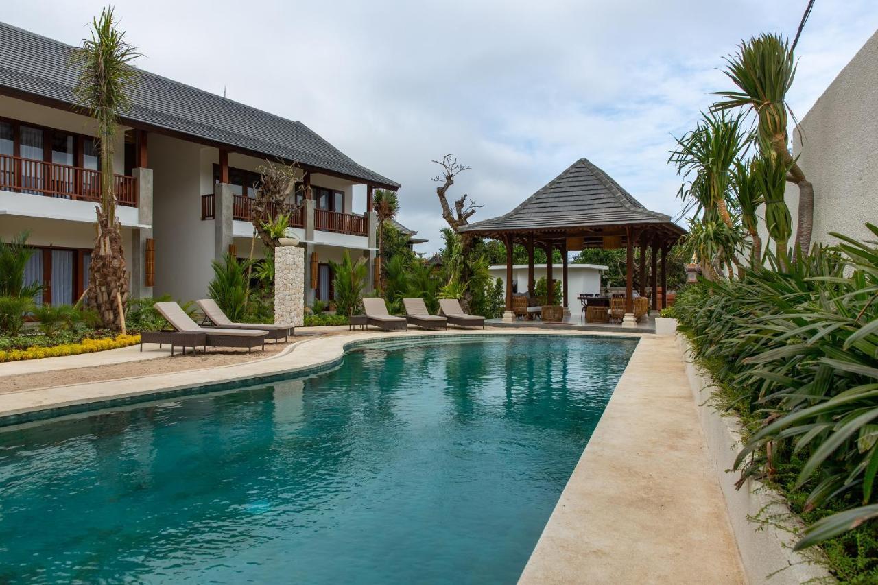 Ratan Uluwatu Hotel And Villas Exterior photo